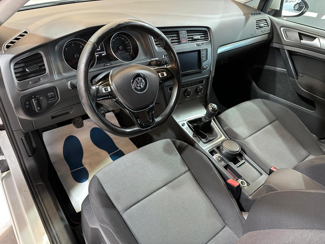 Volkswagen Golf 5p 1.6 tdi Trendline 90cv * NEOPATENTATI *