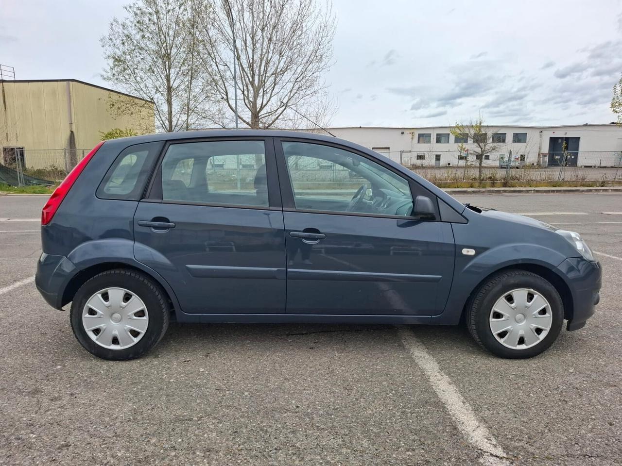 Ford Fiesta 1.2 5 porte SOLAMENTE 85.000 KM