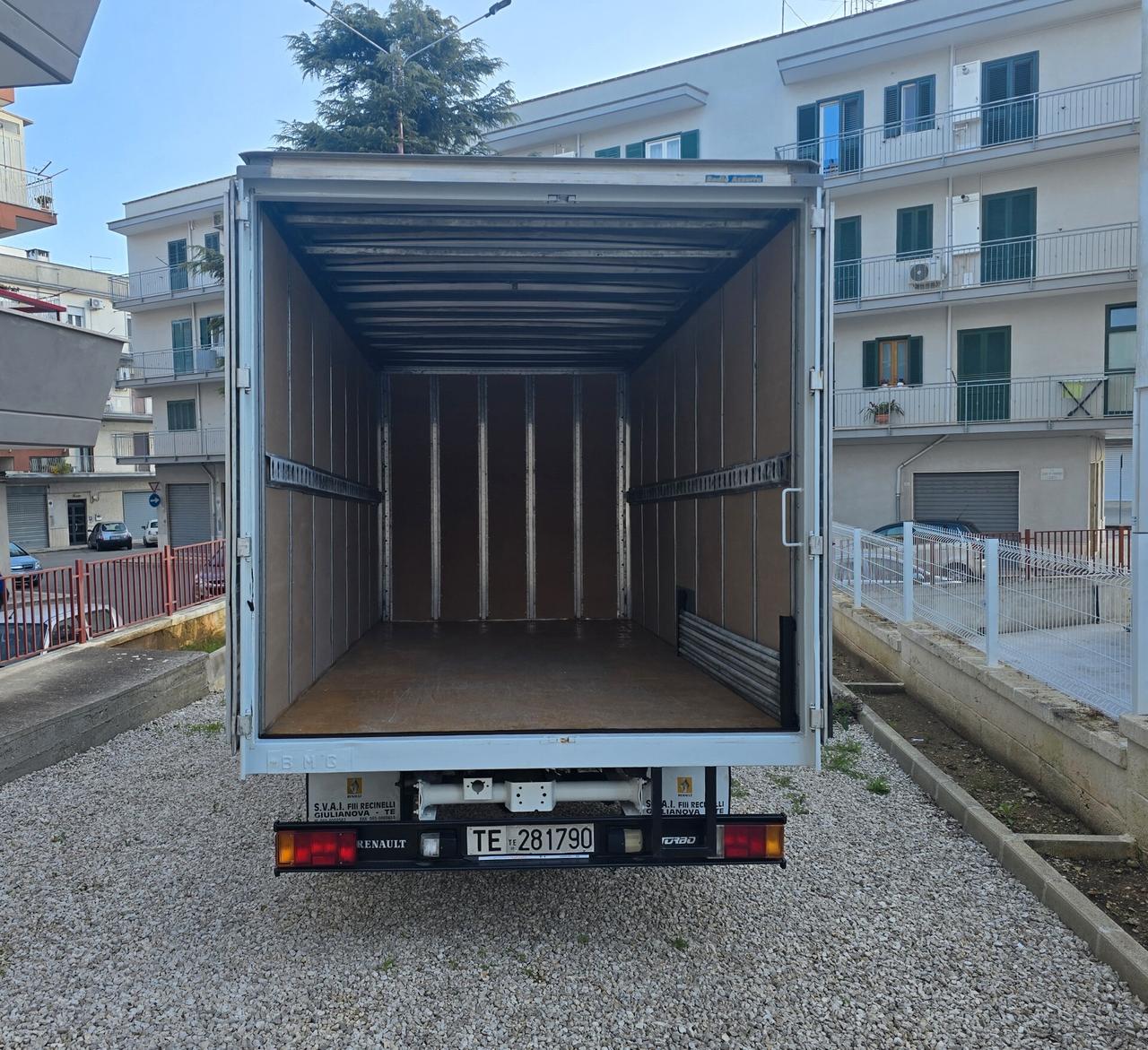 RENAULT B110 TURBO - FURGONATO ARREDATO PER TRASPORTO ABBIGLIAMENTO