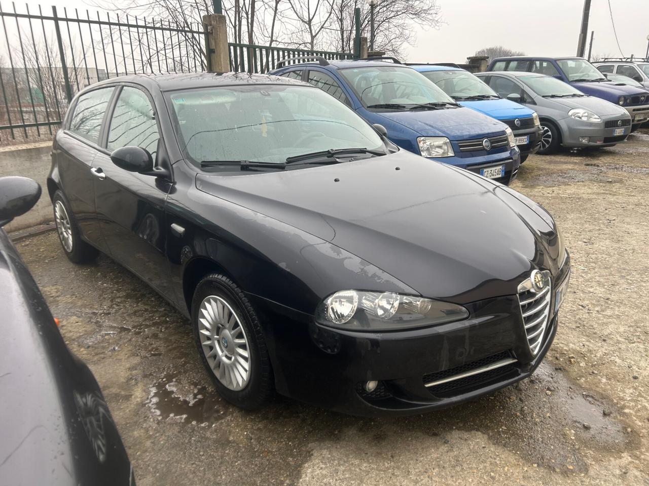 Alfa Romeo 147 1.9 JTD (120) 5 porte Black Line