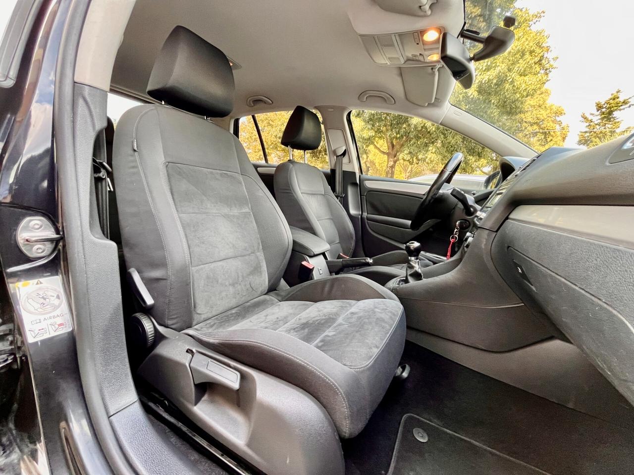 Volkswagen Golf 1.6 TDI DPF 3p. Highline