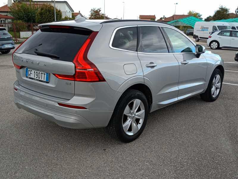 VOLVO XC60 2.0 b4 Momentum auto