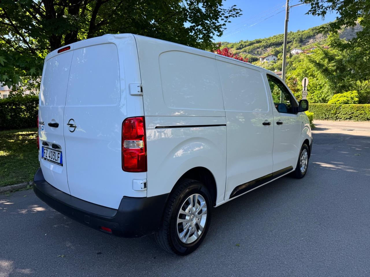 Opel vivaro 2.0 diesel manuale euro6d consumi bassi