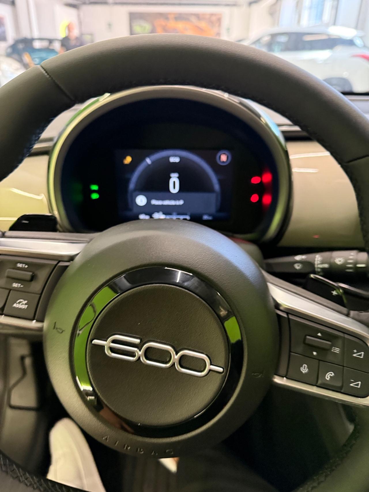 Fiat 600 Hybrid 110 CV DCT MHEV Business