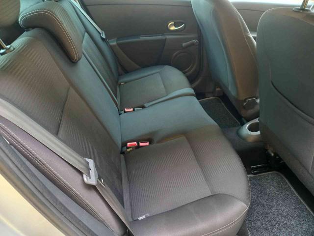 RENAULT Clio 1.2 16V 5 porte Luxe neopatentati