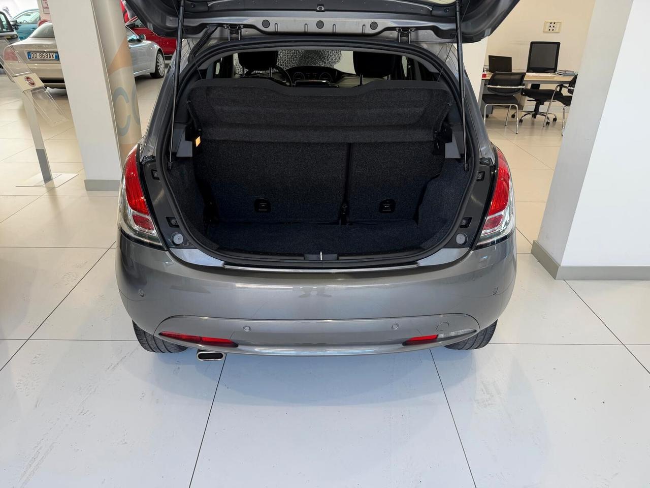 Lancia Ypsilon 1.0 FireFly 5 porte S&S Hybrid Ecochic Gold