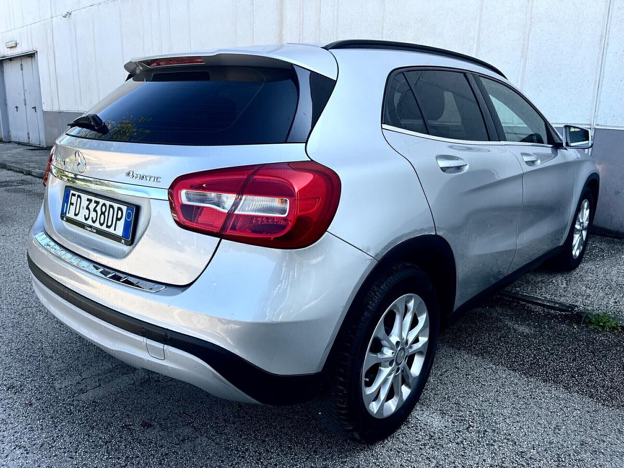 GLA 200 (136cv) MOTORE MERCEDES 4MATIC*AUTOMATICO