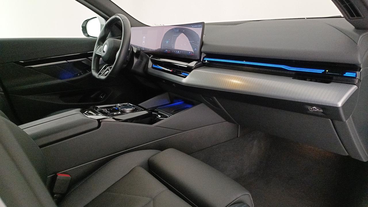 BMW Serie 5 G61 2024 Touring - 520d Touring 48V xdrive MSport Pro auto