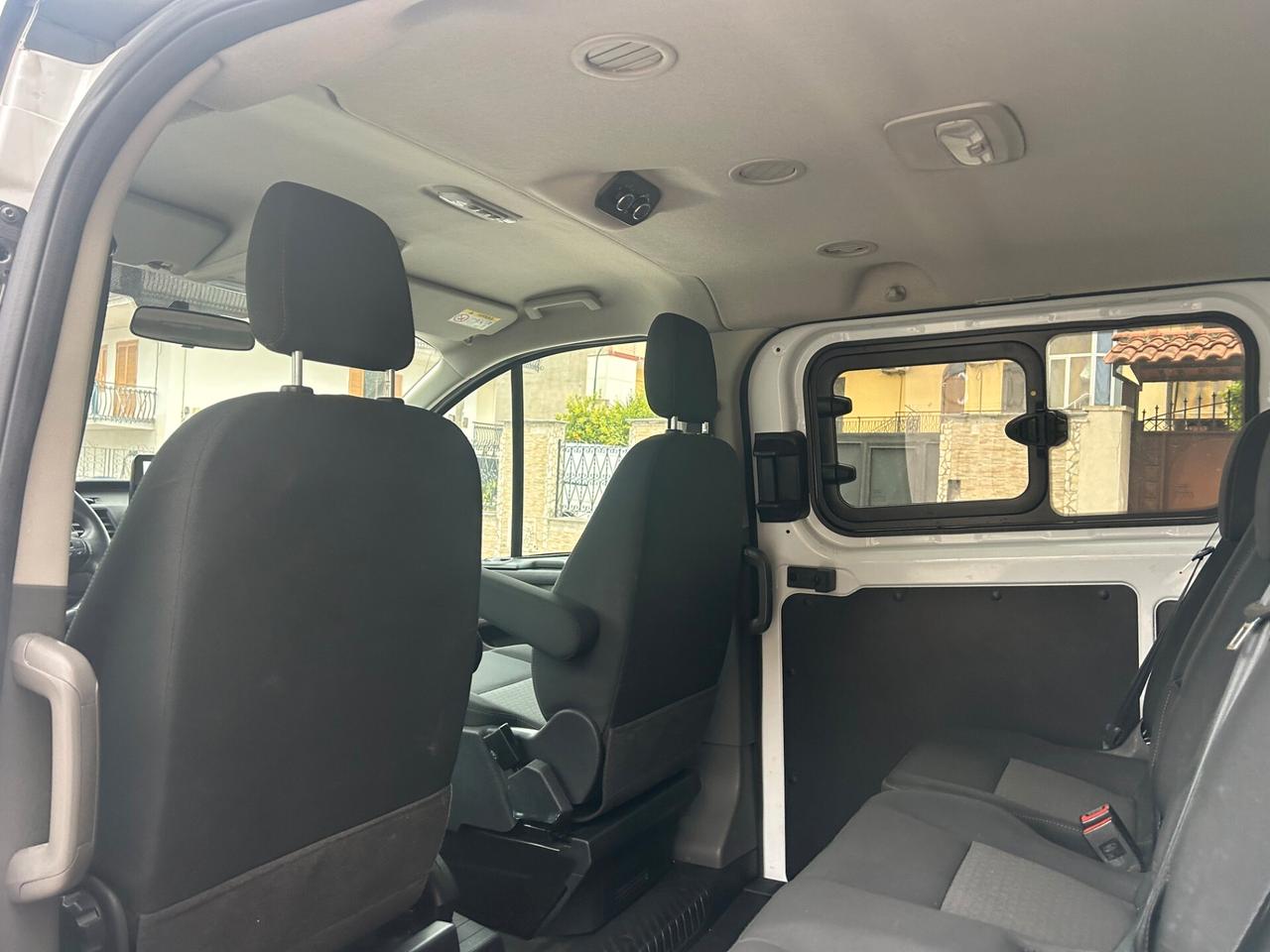 Ford Transit Custom 320 2.0 EcoBlue Hybrid 130 PC Combi Trend