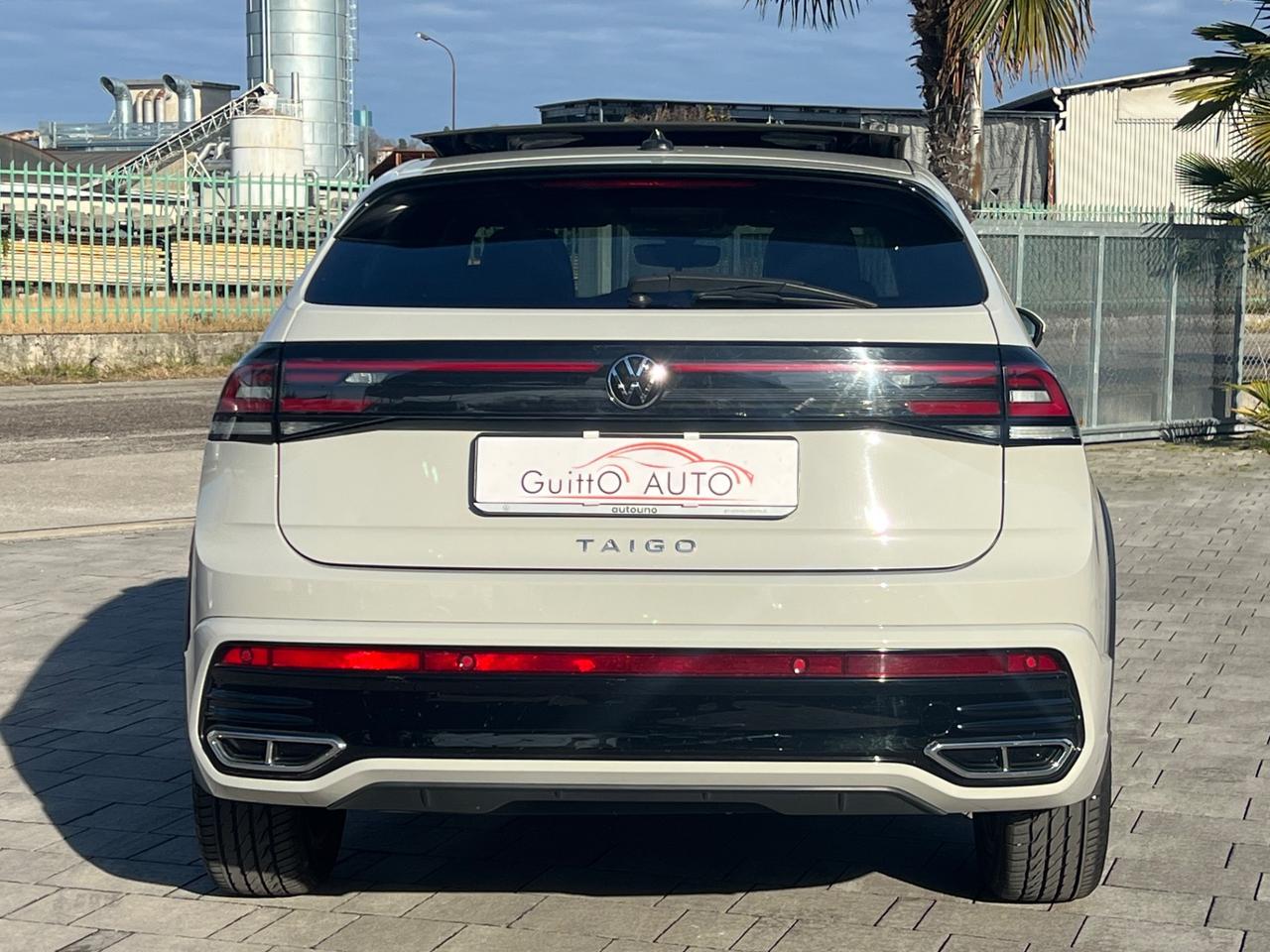 Volkswagen Taigo 1.0 TSI 110 CV R-Line TETTO APRIBILE / FINANZIABILE