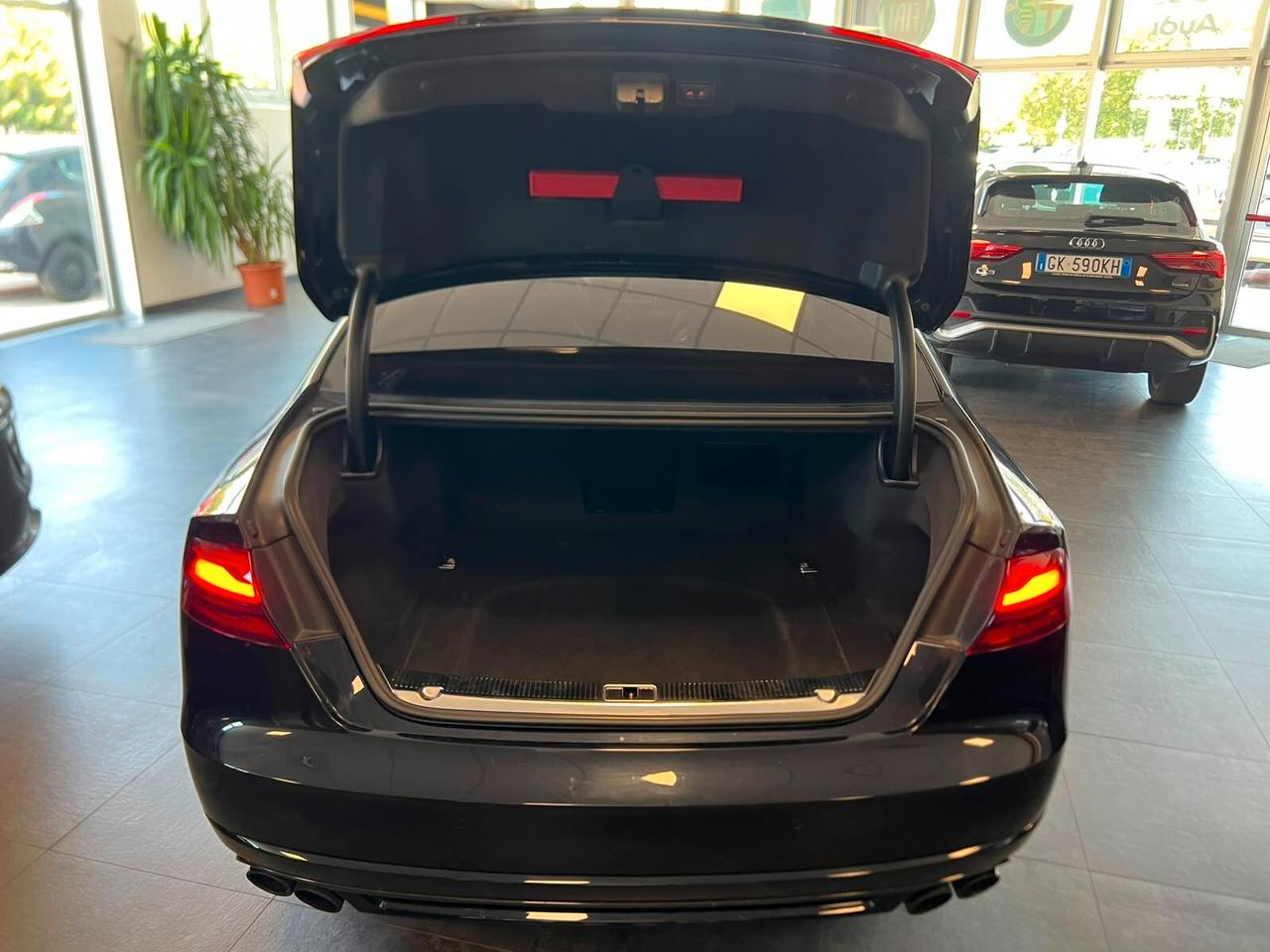 Audi A8 S8 4.0 TFSI quattro tiptronic plus