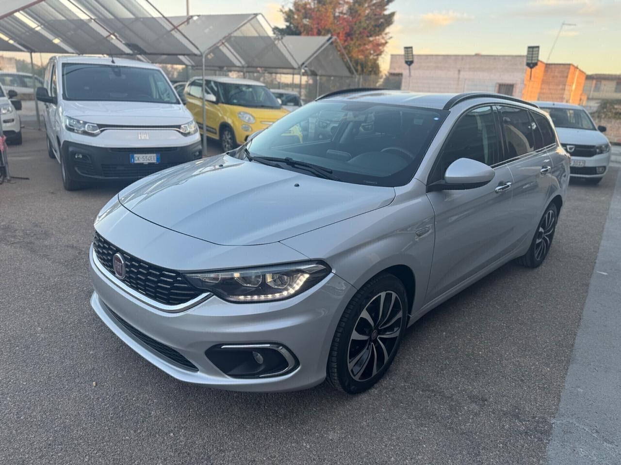 Fiat Tipo 1.6 Mjt SW Lounge Navi Retro Carplay