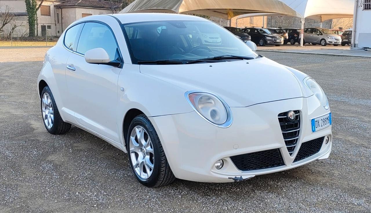 Alfa Romeo MiTo 1.6 JTDm 16V Distinctive Sport Pack