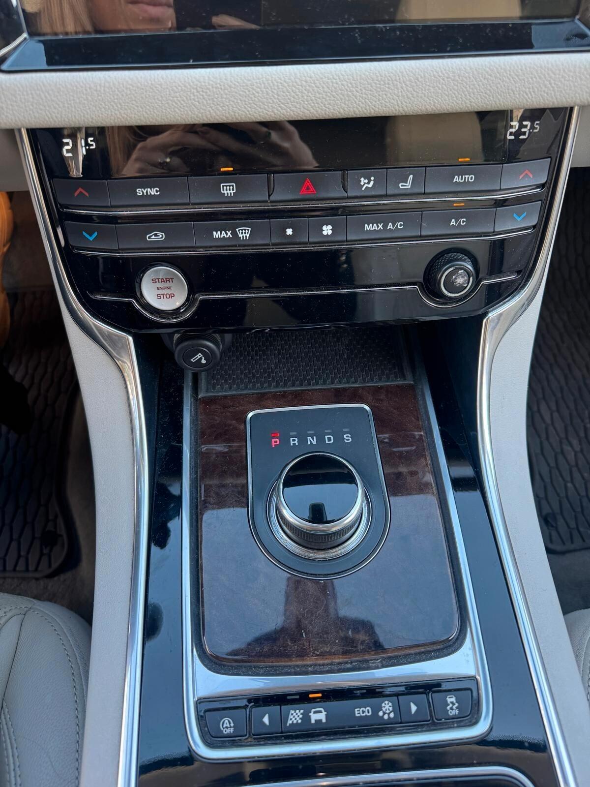 Jaguar XF 3.0 D V6 300 CV aut. Prestige