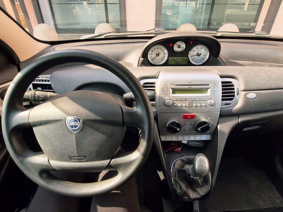 Lancia Ypsilon 1.2 8v Unyca