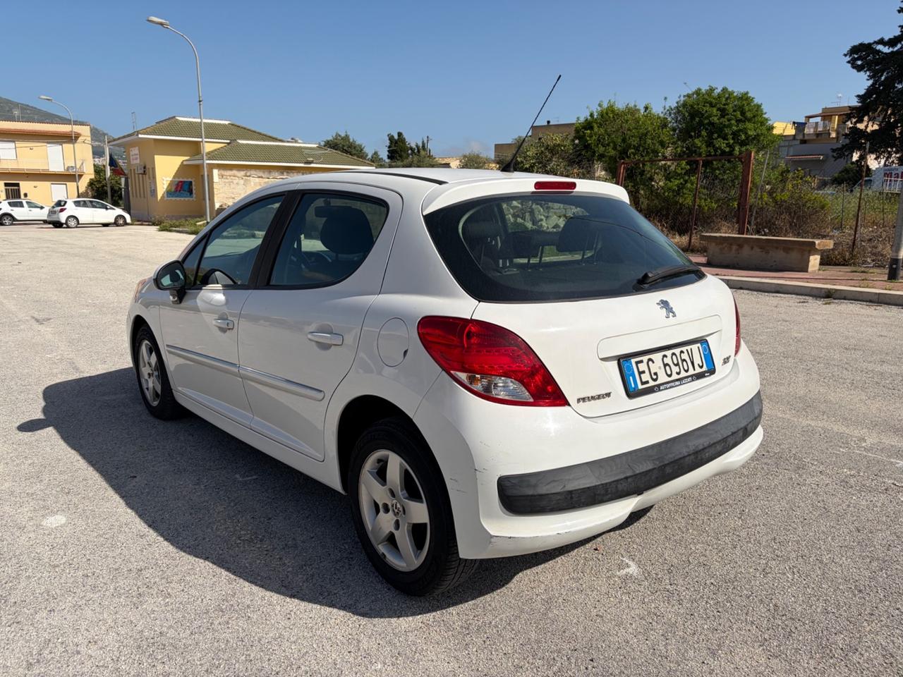 Peugeot 207 1.4 HDi 70CV 5p. Active