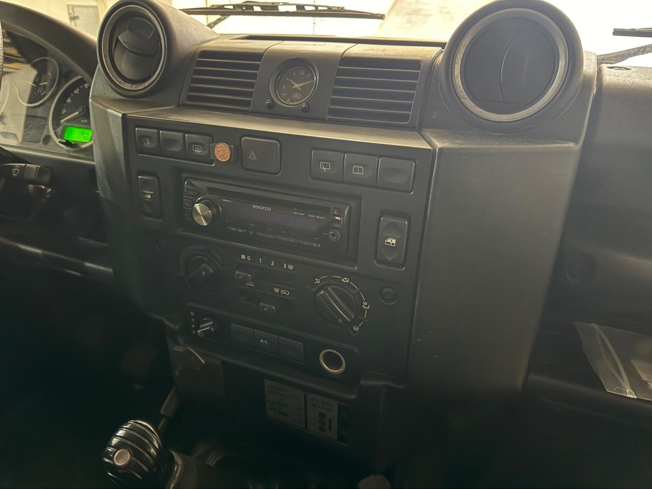 Land Rover Defender 90 2.4 TD4 Station Wagon SE