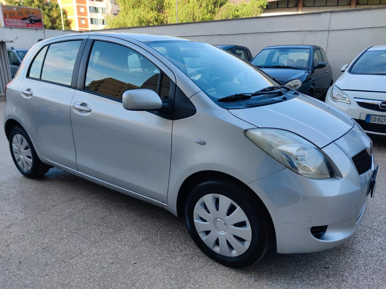Toyota Yaris 1.0 benz 5 porte