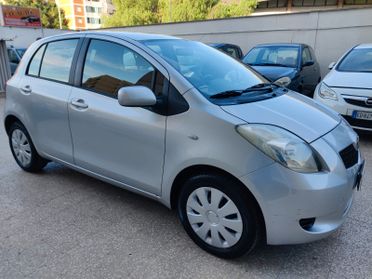 Toyota Yaris 1.0 benz 5 porte