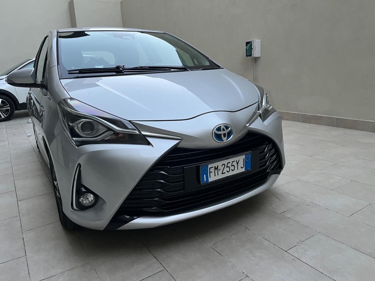 Toyota Yaris 1.5 Hybrid 5 porte Business