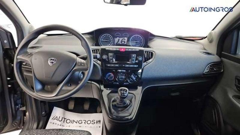 Lancia Ypsilon 1.0 FireFly Hybrid Silver