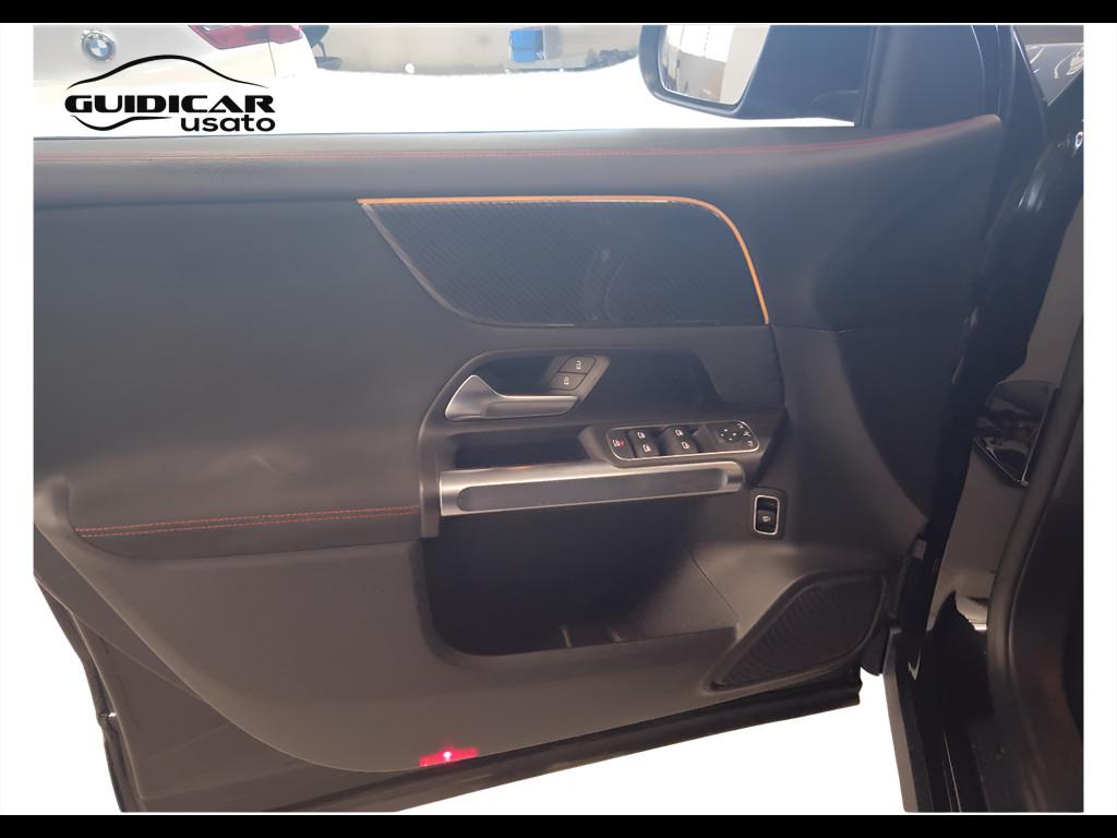 Mercedes-Benz GLB - X247 2019 - GLB 180 d Premium auto