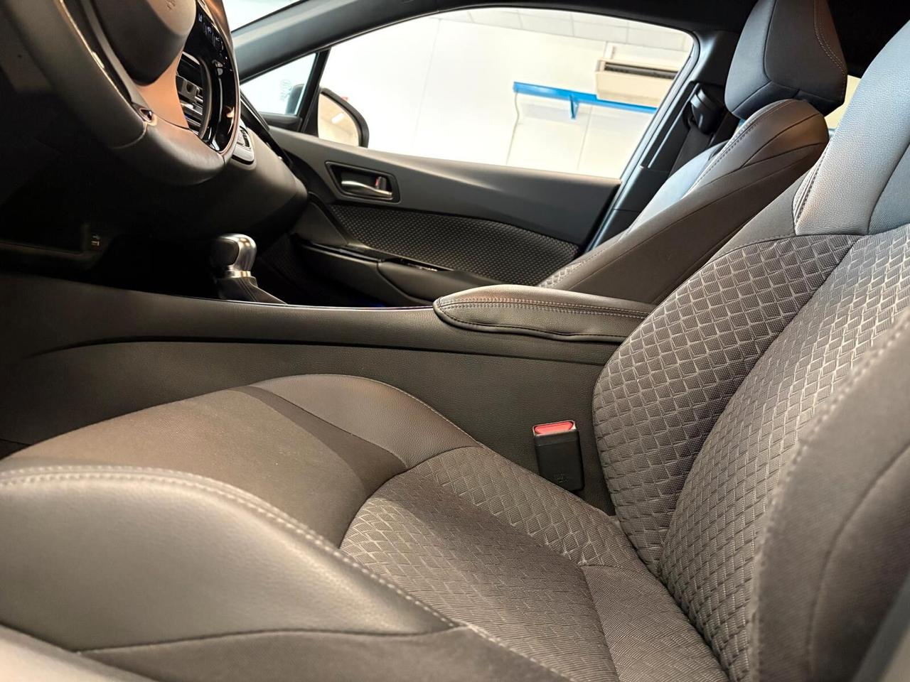 Toyota C-HR TREND 2.0 Hybrid E-CVT 26000 KM
