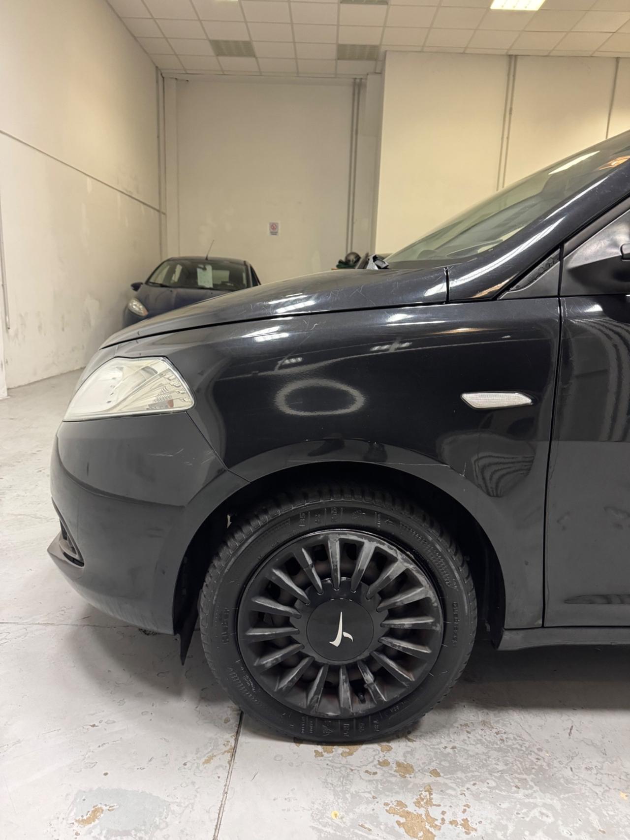 Lancia Ypsilon 1.2 69 CV 5 porte GPL Ecochic Gold