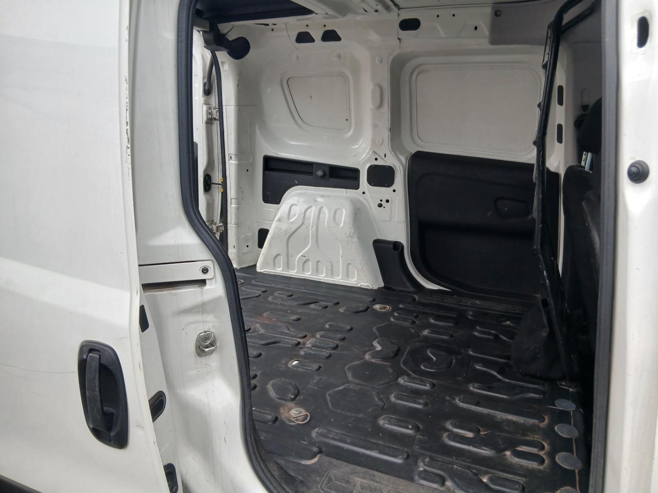 Fiat Doblò 1.3 Mjt 60 cv 2 posti IVA esposta tuo a € 217 mese