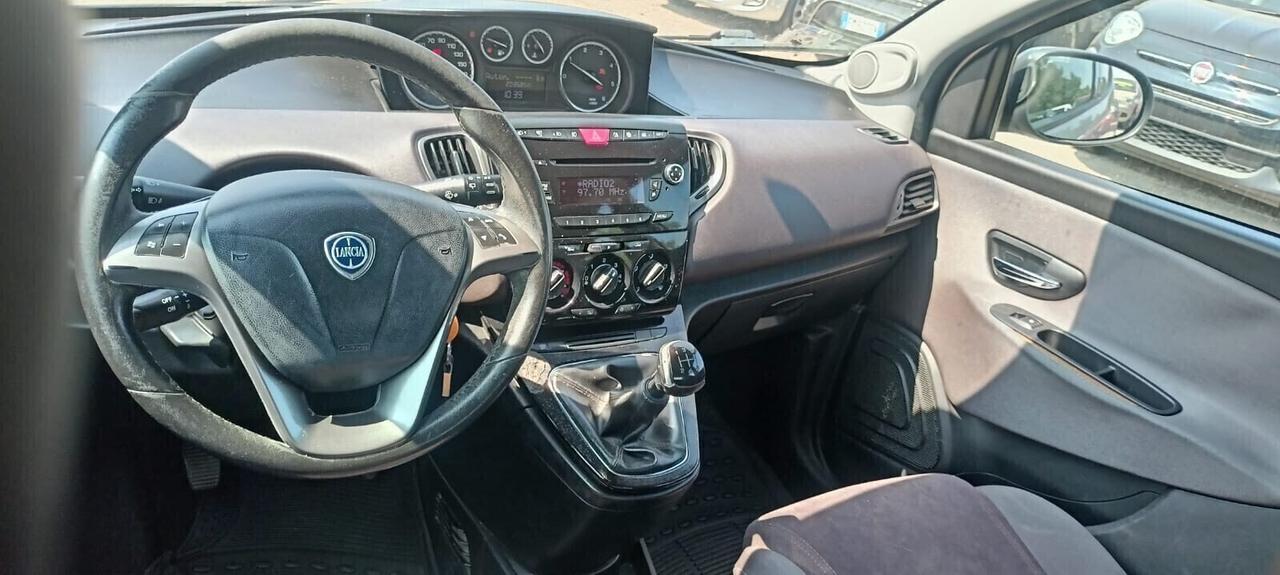 Lancia Ypsilon 1.3 MJT 75 CV Unyca