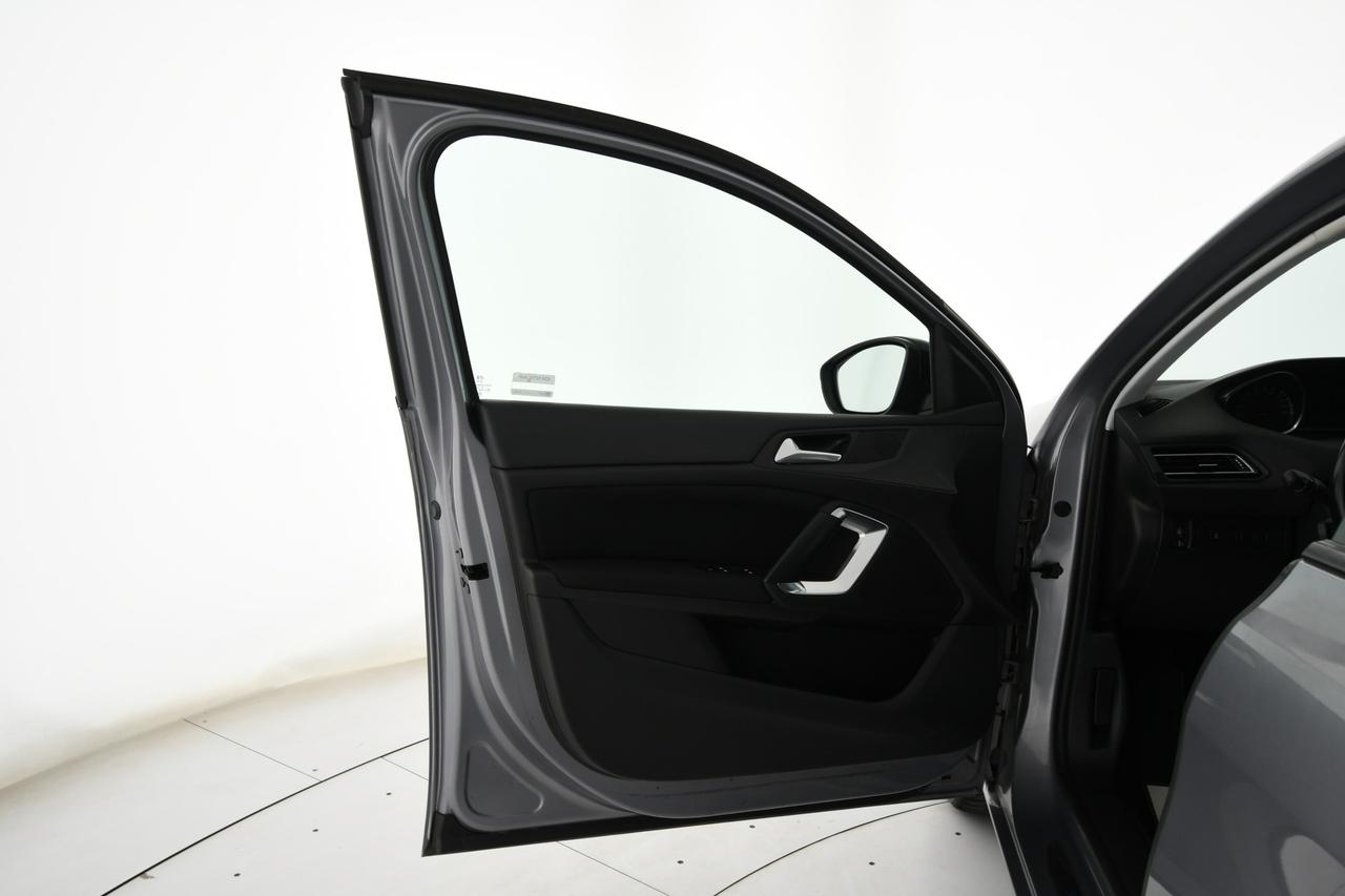 PEUGEOT 308 5p 1.5 bluehdi Business s&s 130cv NEOPATENTATI+APP CONNECT