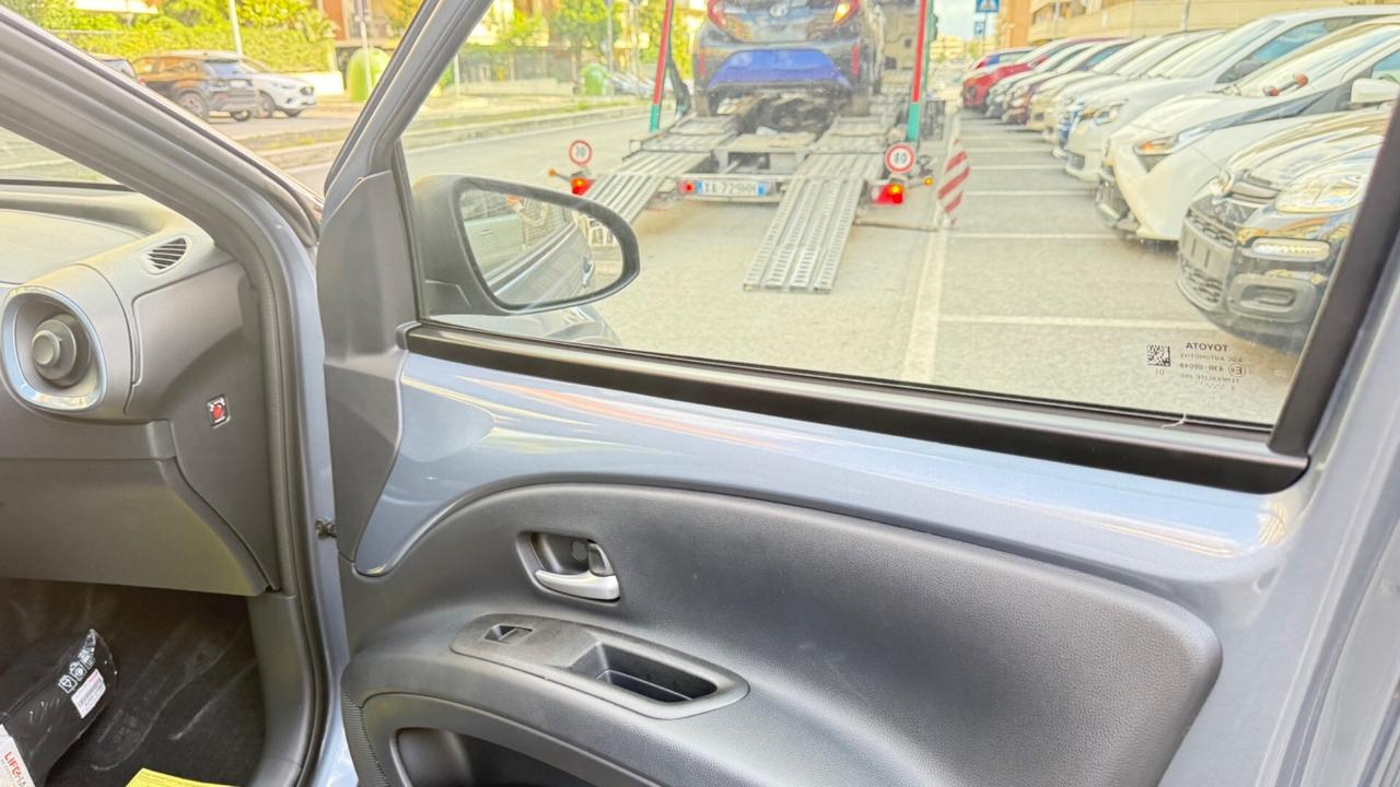 Toyota Aygo X 1.0 VVT-i 72 CV 5 porte Lounge Air S-CVT LED NAVI KAMERA PDC CERCHI 16 CAR PLAY KM 0