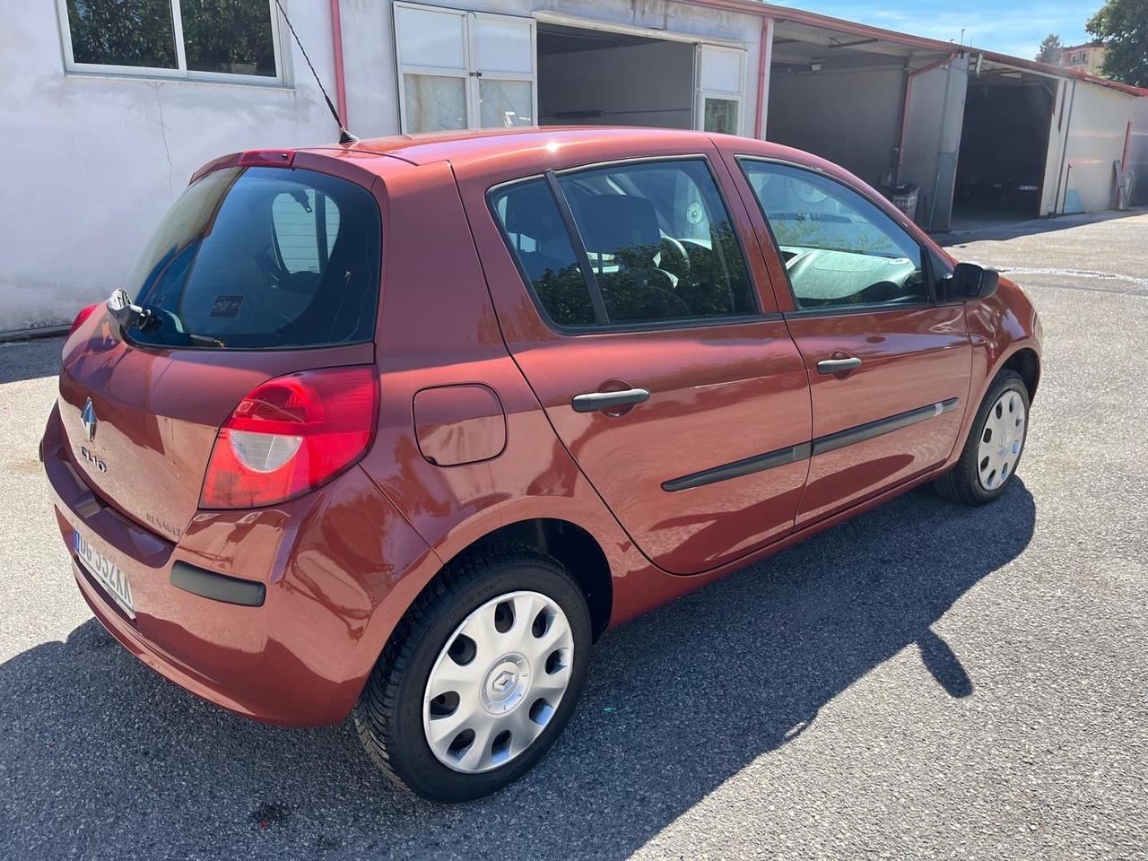 Renault clio 5P-1.2 benz - full -2007