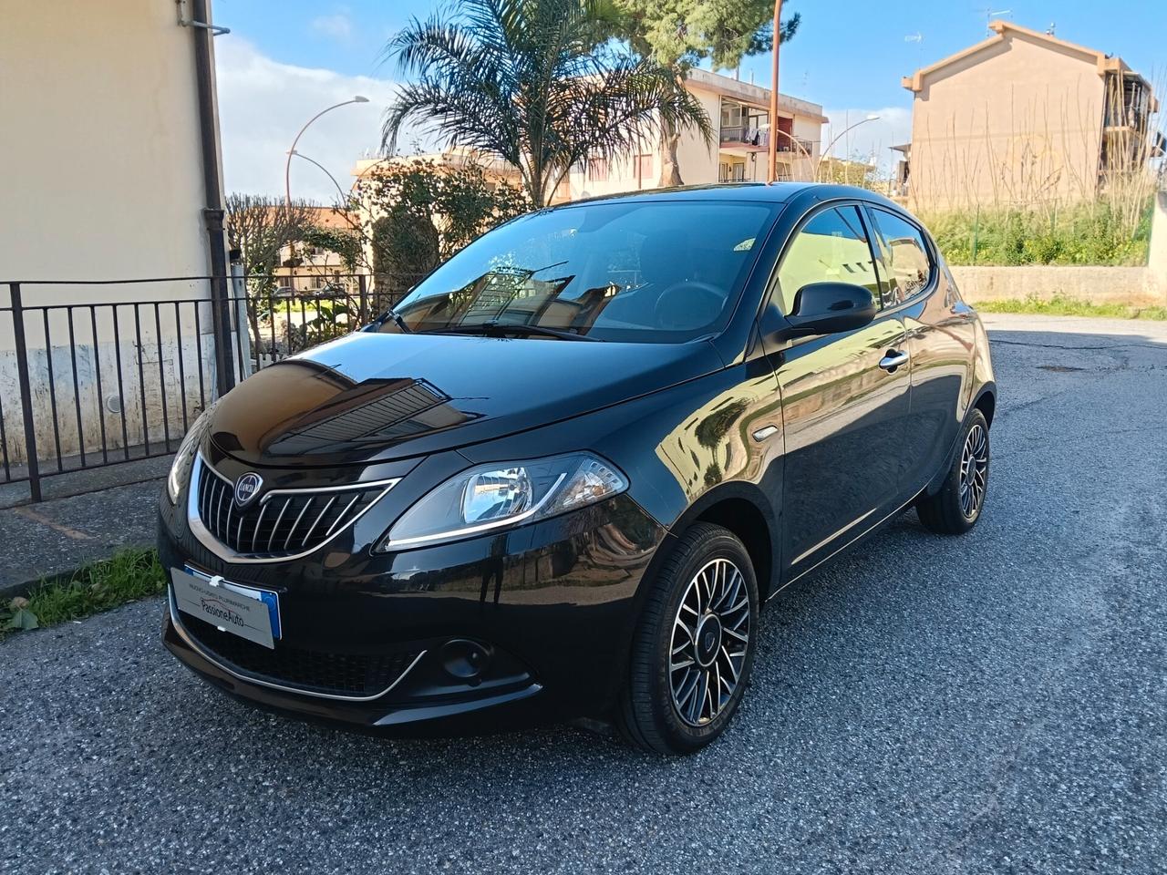 Lancia Ypsilon 1.0 FireFly 5 porte S&S Hybrid Platino