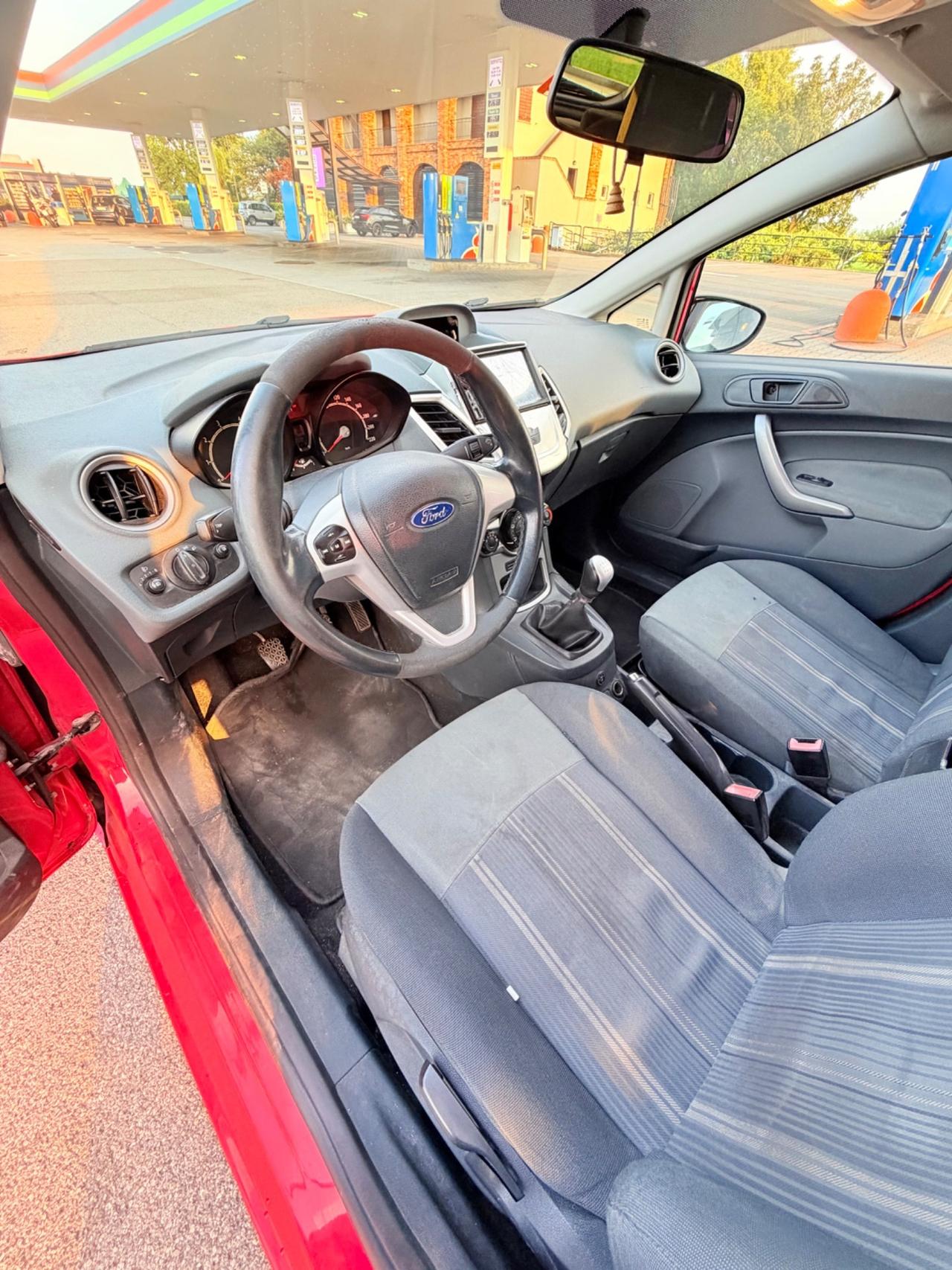 Ford Fiesta 1.4 5 Porte Motore NUOVO