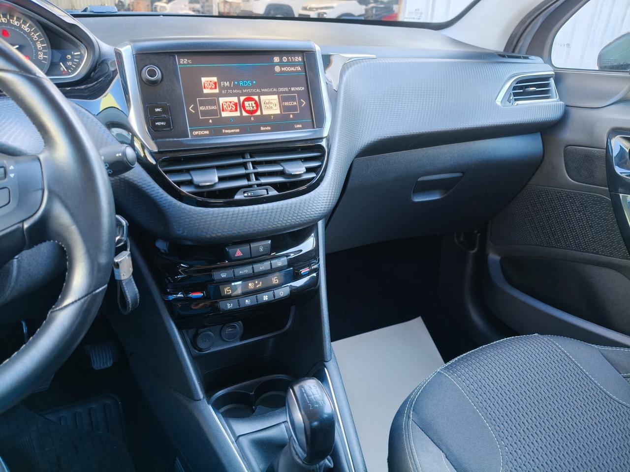 Peugeot 208 anno 2019 full optional