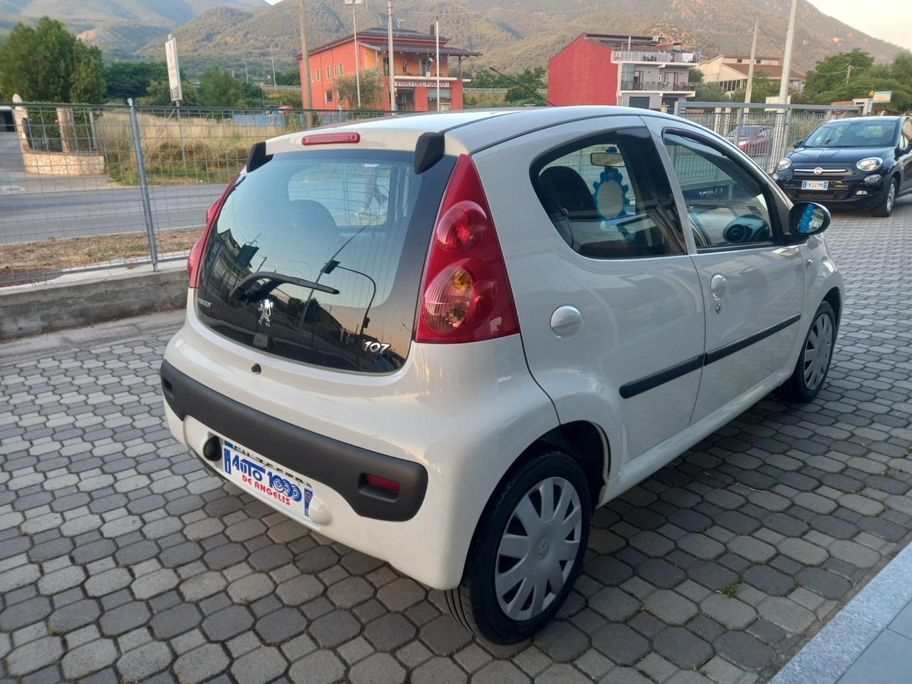 Peugeot 107 * RESTYLING* 1.0 5 PORTE 2Tronic CAMBIO AUTOMATICO