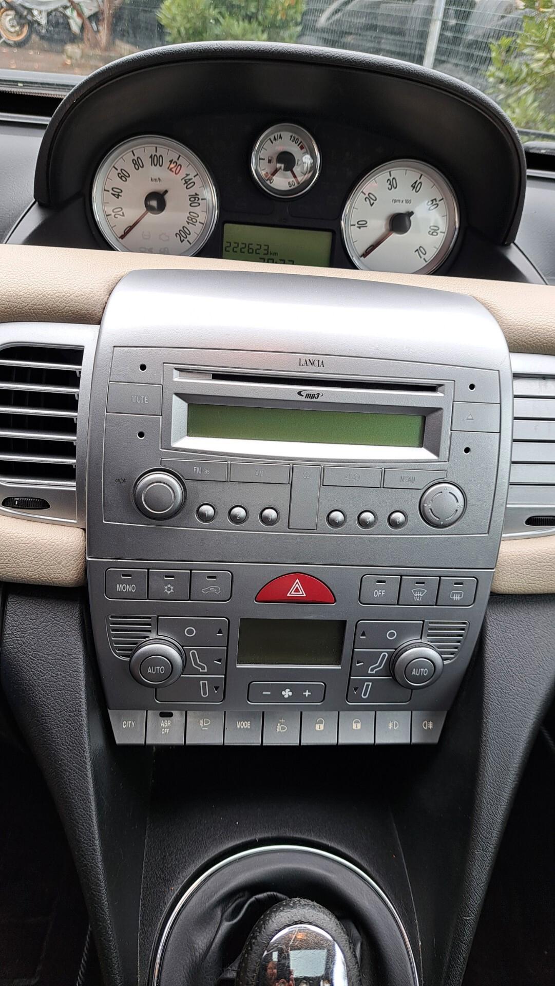 Lancia Ypsilon 1.4 Argento Ecochic GPL