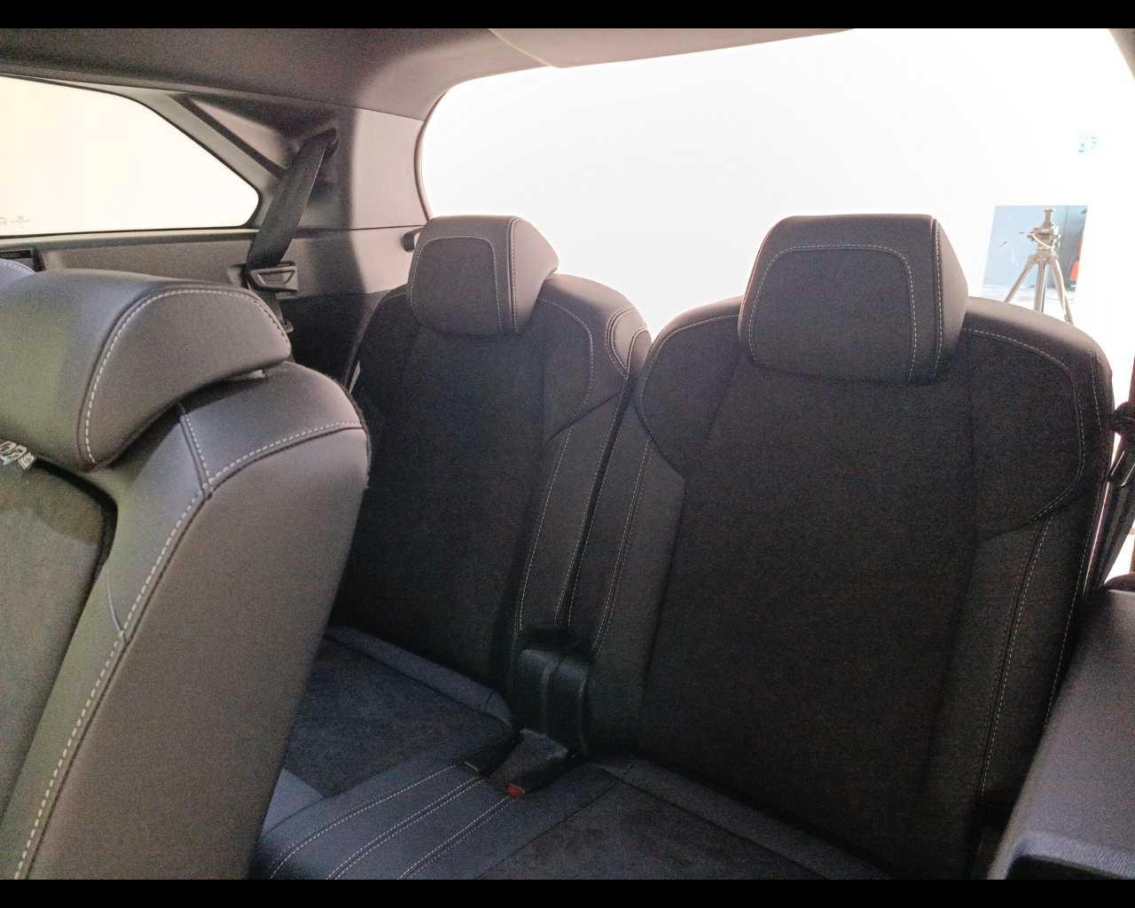 PEUGEOT Nuovo 5008 Hybrid 136 e-DCS6 GT