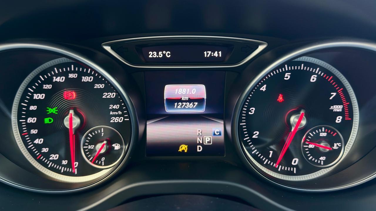 MERCEDES-BENZ GLA 180 1.6 PREMIUM 122CV - FULL LED, PELLE, TETTO, NEOPATENTATI