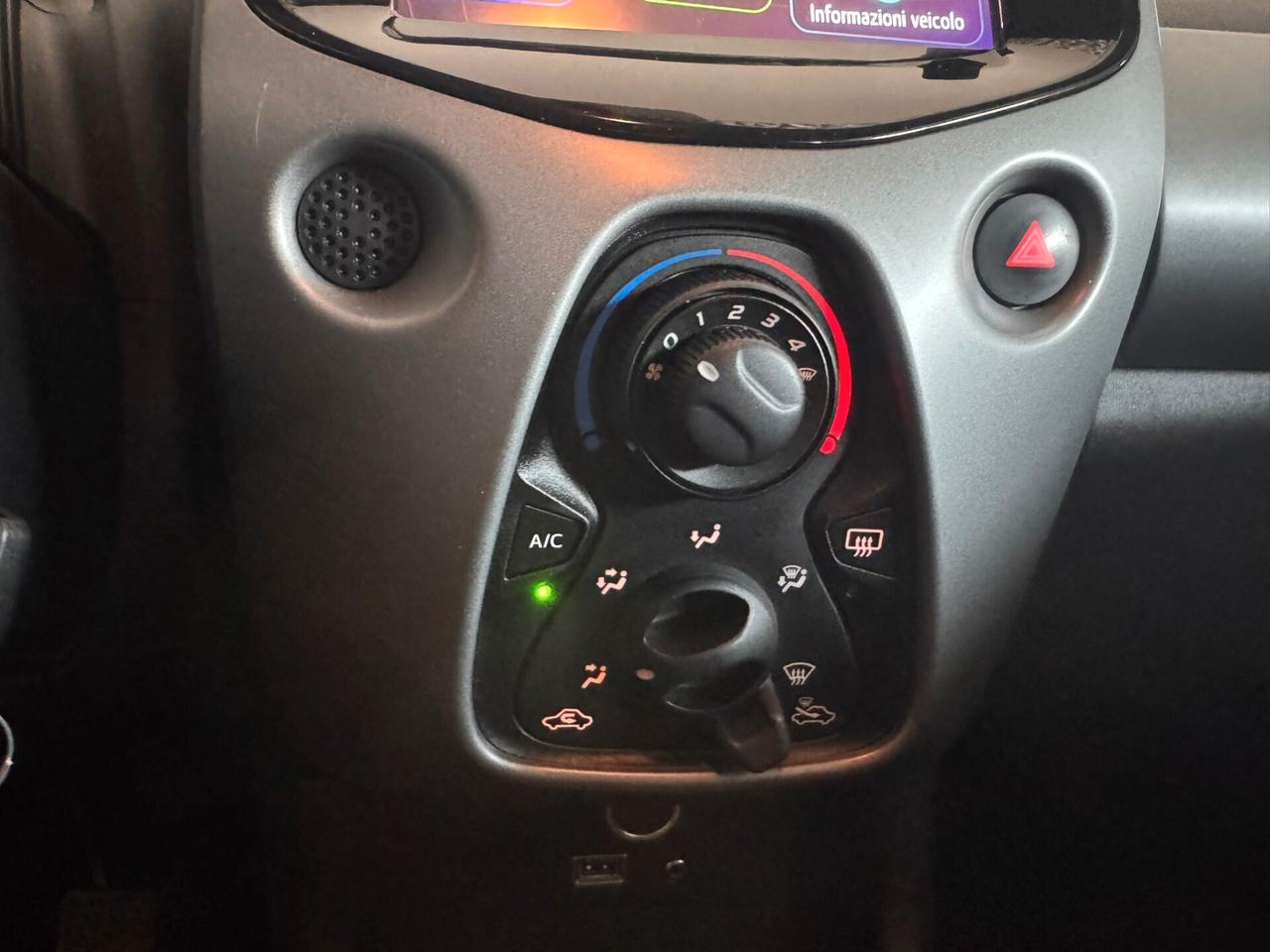 Toyota Aygo Connect 1.0 VVT-i 72 CV 5 porte x-fun