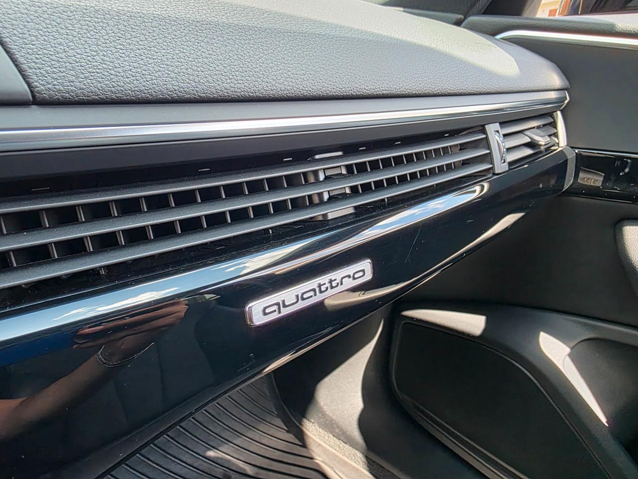 Audi A4 - 2.0 TDI 190cv 3xS line Black edition