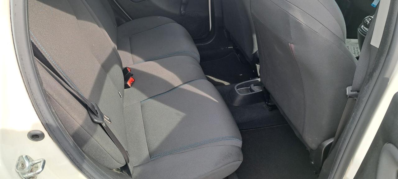 Lancia Ypsilon 0.9 TwinAir 85 CV 5 porte Metano Ecochic Silver