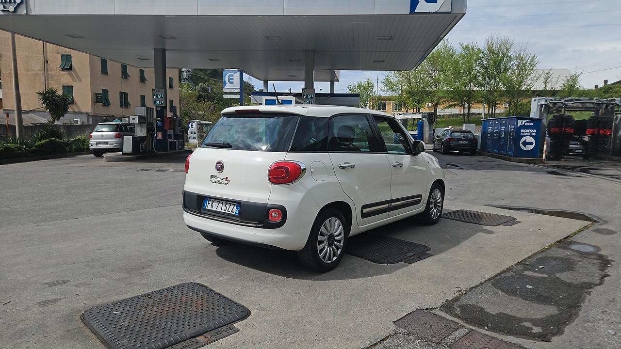 FIAT 500L 1.6 MULTIJET 120CV – UNICO PROPRIETARIO – PARI AL NUOVO Stupenda Fiat 500L 1.6 Multijet 120cv, versione Business, auto davvero introvabile in queste condizioni. Carrozzeria perfetta, senza un segno, interni come nuovi: sembra appena uscita