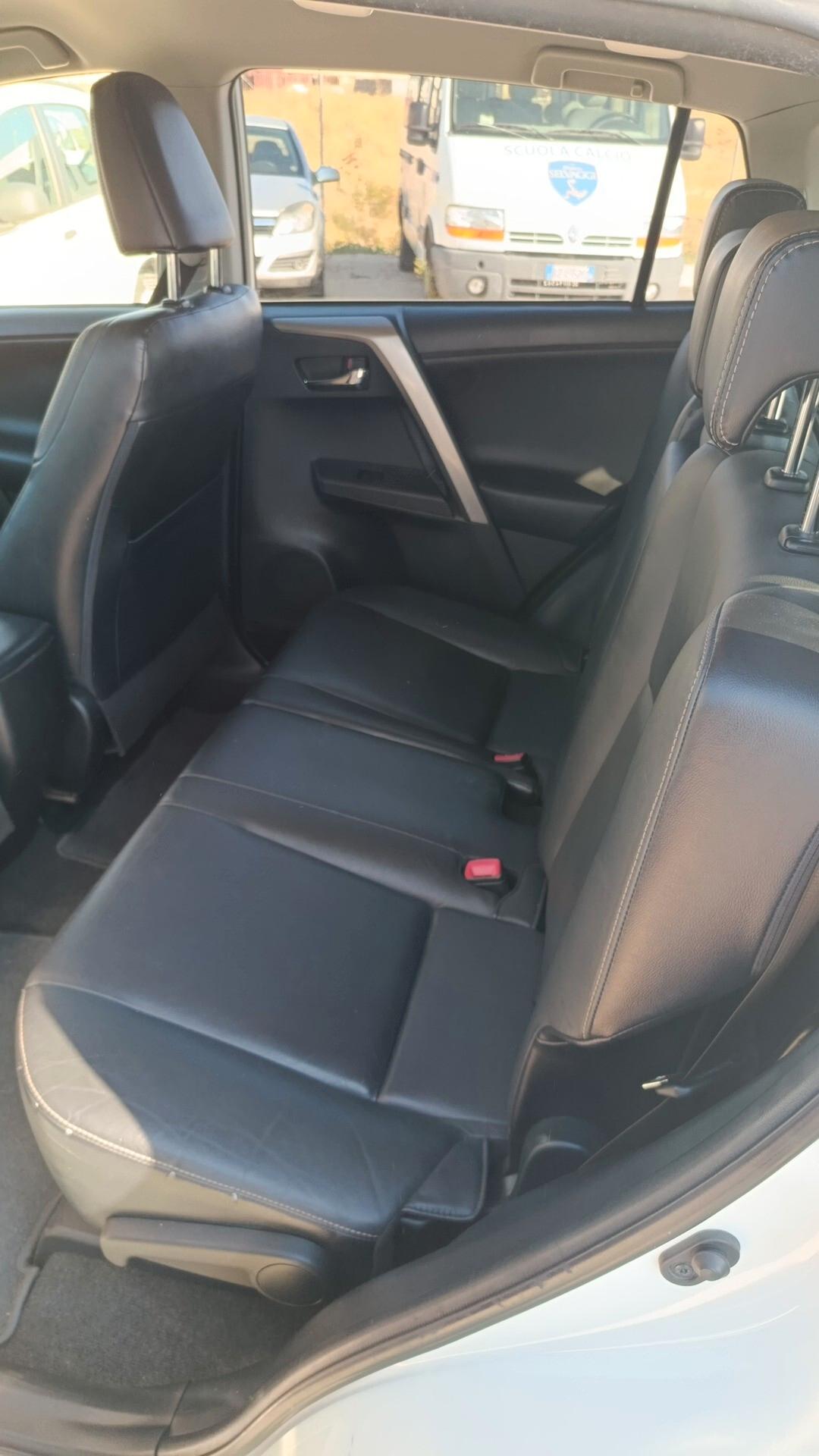 Toyota RAV 4 RAV4 2.0 D-4D 4WD Style White Ed.
