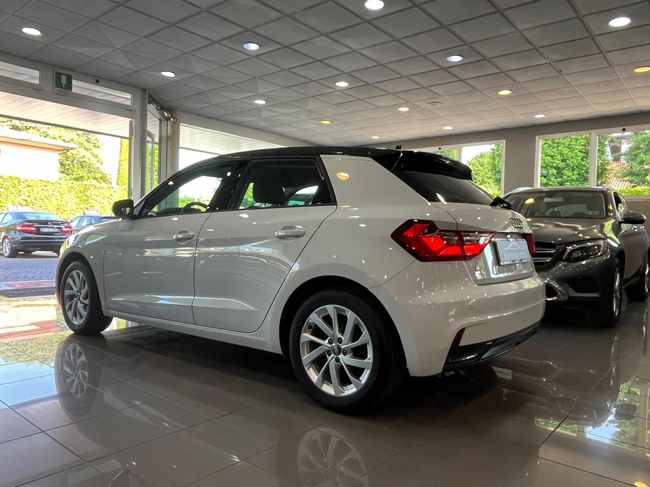 Audi A1 Sportback 25 1.0 tfsi Identity Black 77.000 KM!