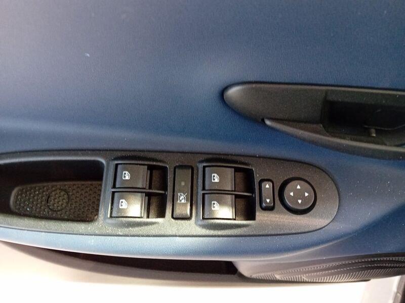Lancia Ypsilon 1.0 FireFly 5 porte Hybrid Platino