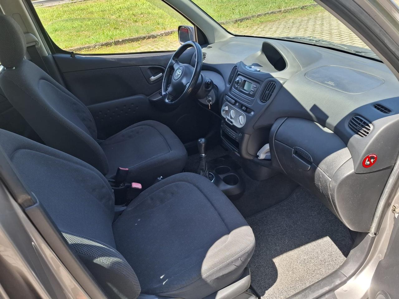 Toyota Yaris Verso 1.3i 16V cat Sol '03
