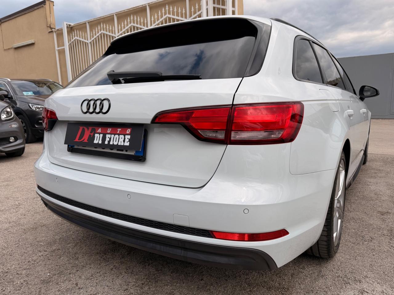 Audi A4 Avant 2.0 TDI 150 CV S-Line INT/EST