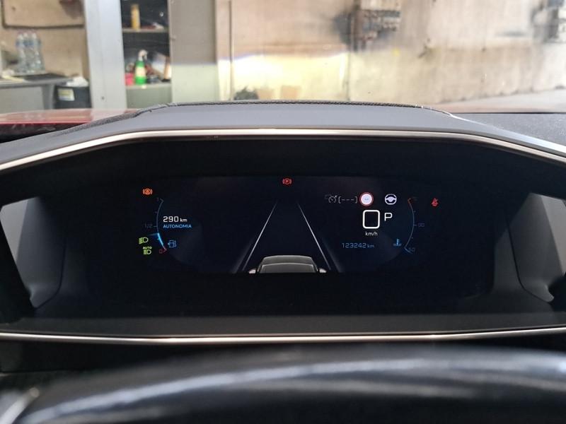 PEUGEOT 2008 BLUEHDI 130 EAT8 GT PACK S/S AUT. CROSSOVER